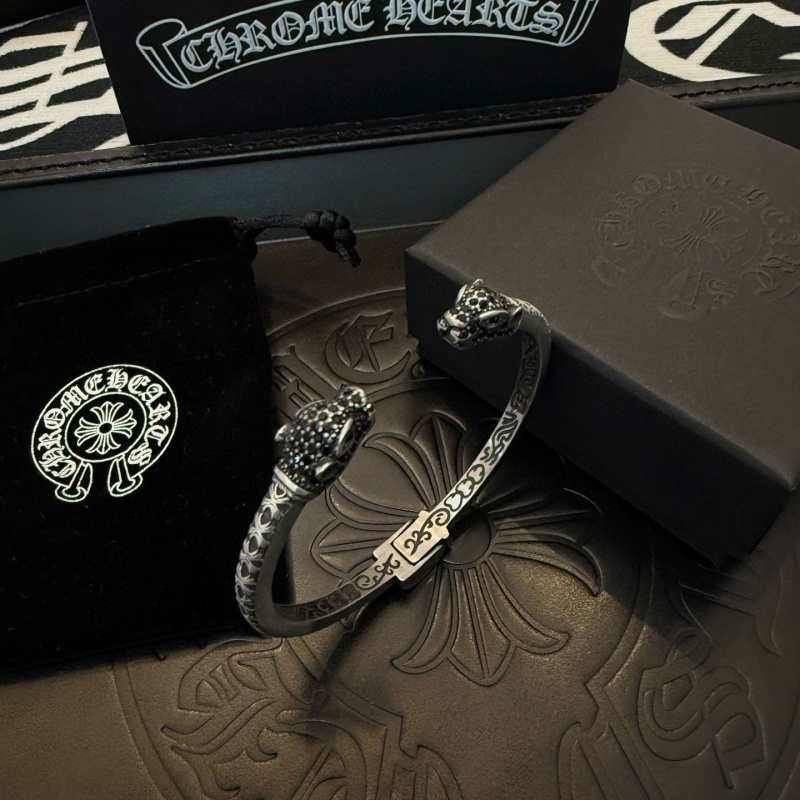 Ch*0me He**ts bracelets